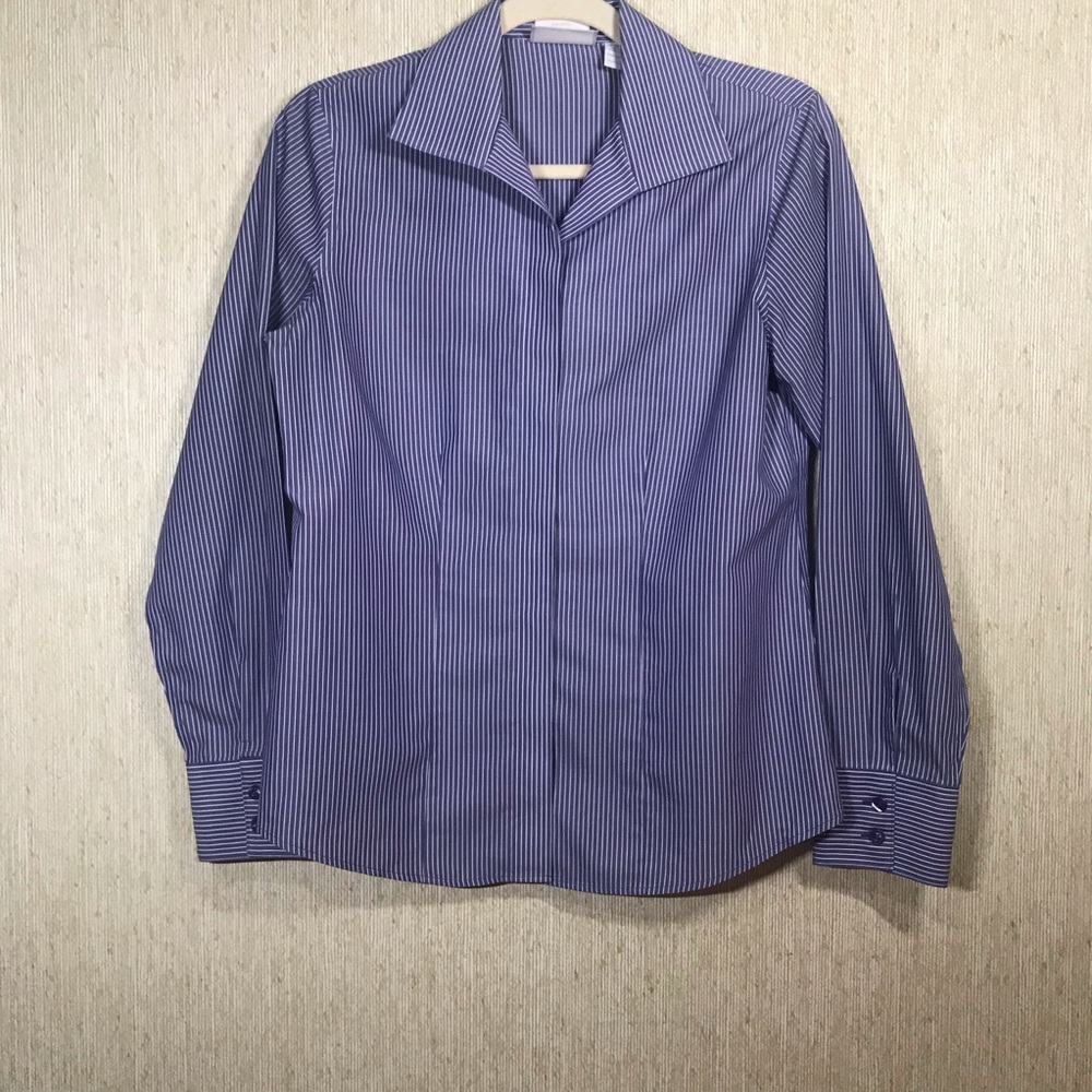 CHICO'S Fitted Button down Top, size 00 (a…